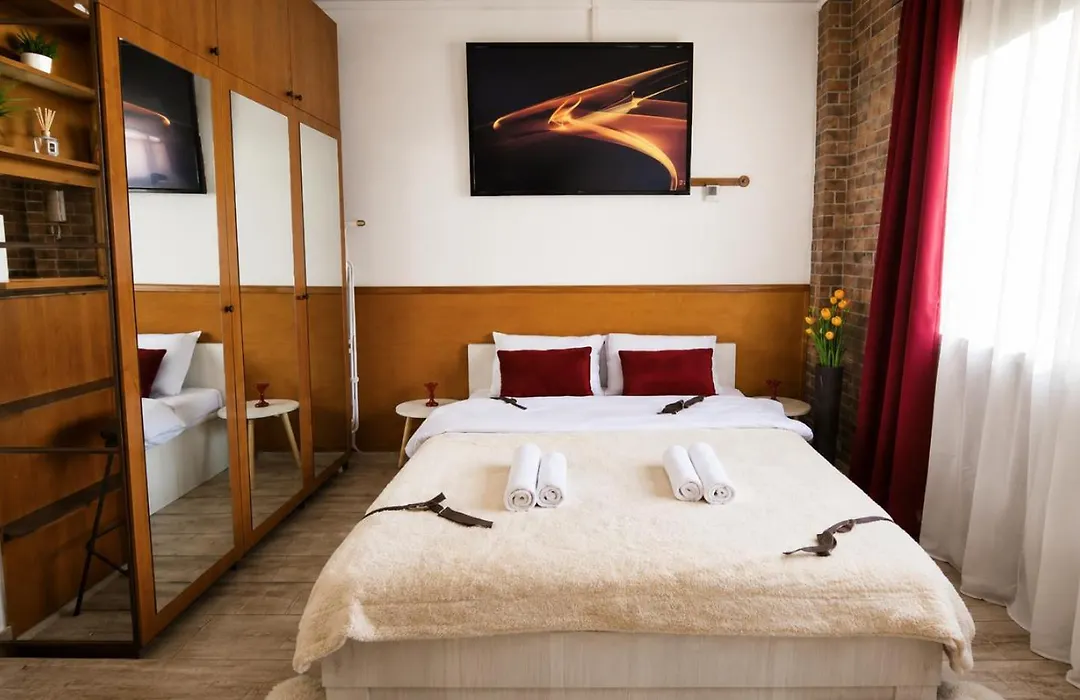 Tantra Studio 7 Nacu Universitate-1
